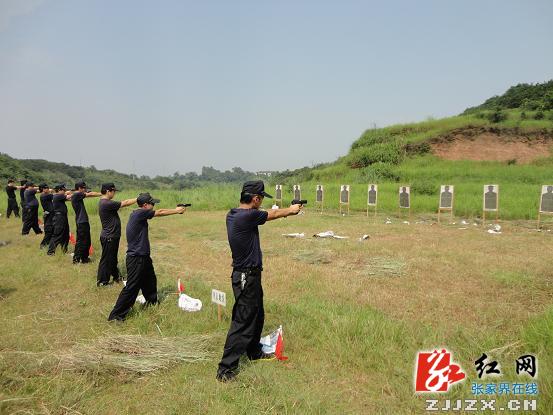 慈利縣公安局扎實(shí)開展警用武器專項(xiàng)訓(xùn)練